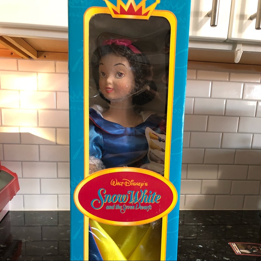 Disney Snow White  Porcelain Doll